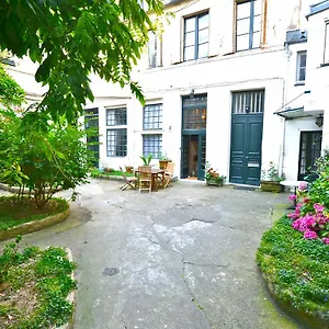  Apartment Fenetre Sur Cour France